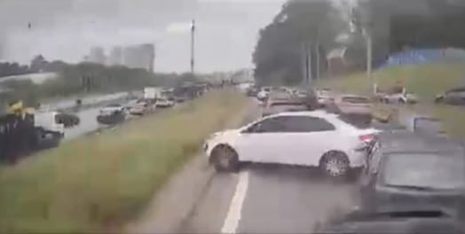 Acidente envolveu 16 veículos | Foto: Reprodução