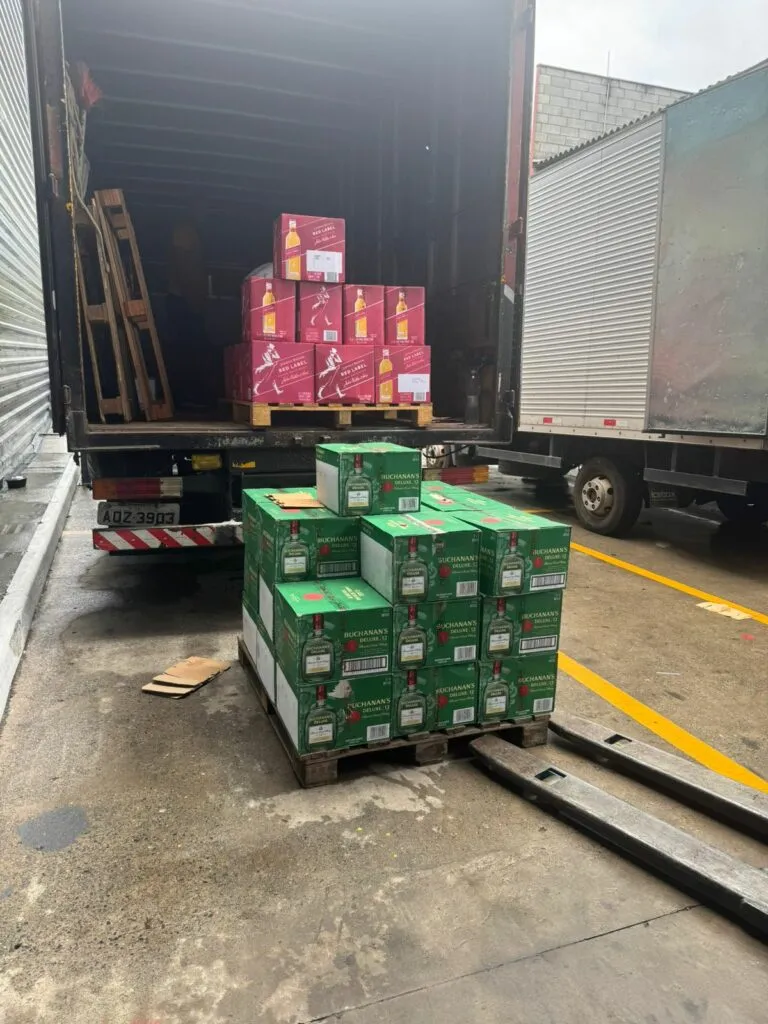 Polícia Civil apreende quase 3 mil garrafas de bebidas falsificadas em Jundiaí