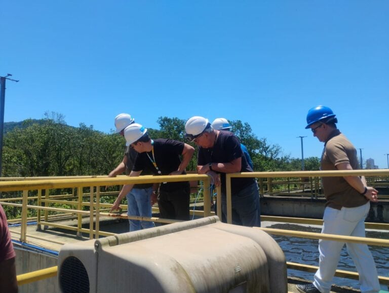 Sabesp é multada por despejo de esgoto nas praias de Mongaguá