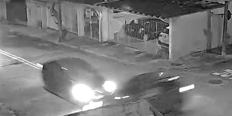 VÍDEO: Polícia investiga acidente que destruiu muro de morador de São José