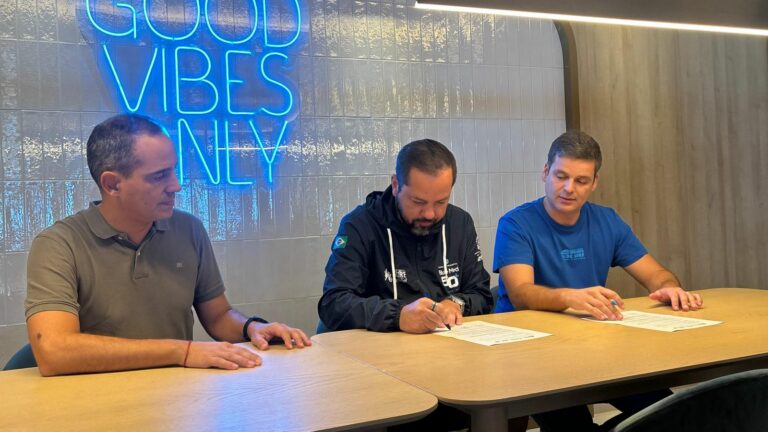 Santos fortalece liderança global no surfe adaptado com nova representação na World Surf Cities Network