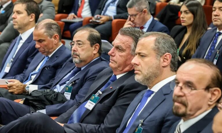 Ex-presidente Jair Bolsonaro e advogados | Foto: Antonio Augusto/STF