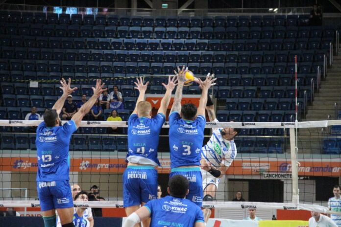 Vôlei São José perde para o Cruzeiro por 3 a 0 e amarga terceira derrota seguida na Superliga Vôlei São José perde para o Cruzeiro por 3 a 0 e amarga terceira derrota seguida na Superliga