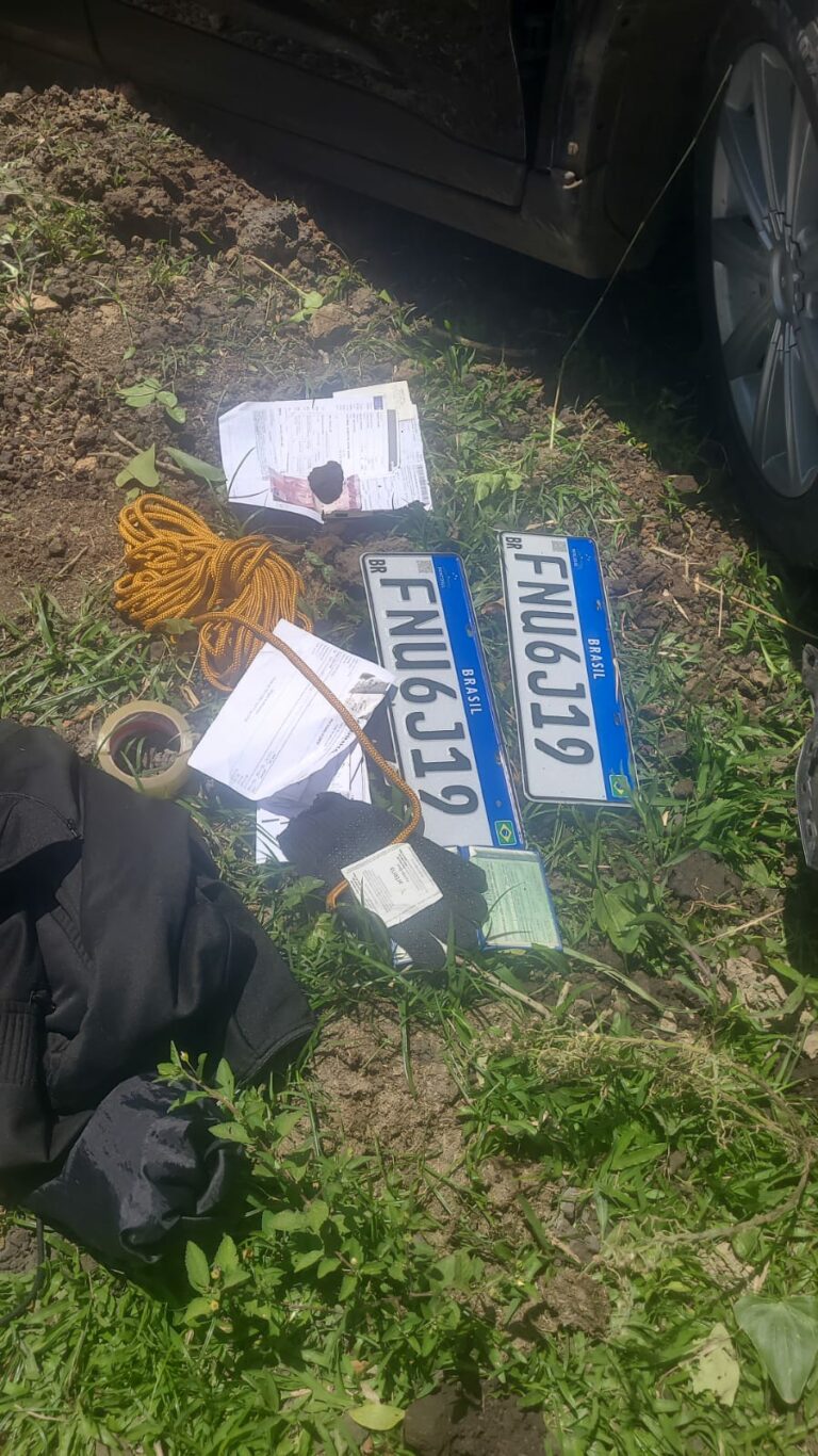 Polícia persegue quadrilha que invadiu uma casa e fez vítimas reféns em Socorro