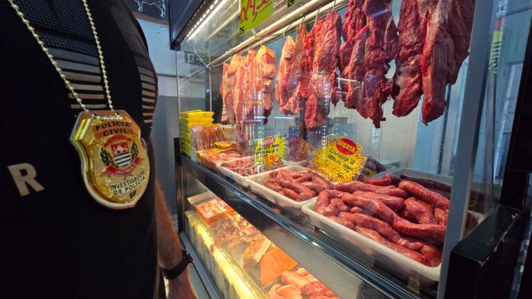 Mercado em Americana é interditado com 300 kg de carnes e alimentos vencidos