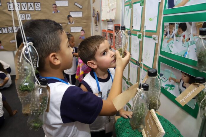 Alunos da rede municipal encerram feira de ciências que reuniu 2.500 pessoas