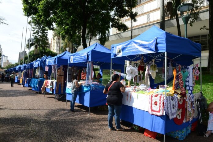 Feira de Natal da Economia Solidária ocupa Paço Municipal de Campinas 