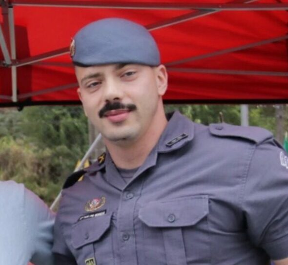 PM é preso após agredir mulher que fumava maconha na praia, em Ilhabela