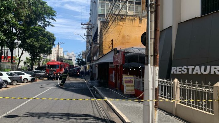 Incêndio atinge restaurante no Centro de Rio Preto
