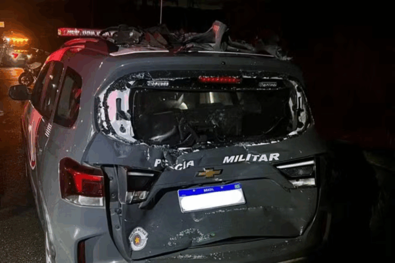 PMs ficam feridos após carreta colidir em viatura durante perseguição na Imigrantes