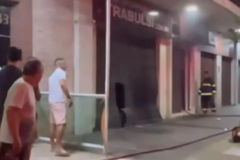 Princípio de incêndio em geladeira de açougue deixa moradores assustados em Santos