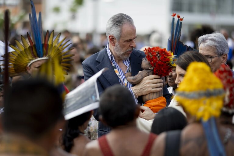 COP30: Brasil sai melhor do que entrou, mas mapa para acabar com combustíveis fósseis ainda é incerto
