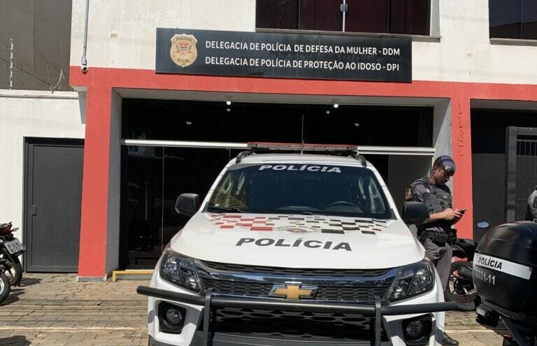 Técnico de futebol suspeito de abusar sexualmente de alunos é preso