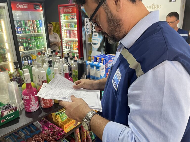 Mais de 10 litros de bebidas destiladas são apreendidas durante fiscalização em São vicente