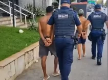 Dupla é presa após roubar e agredir idosa que estava com criança no Guarujá