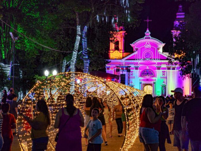 Tremembé inaugura decoração do Natal Iluminado 2025; veja a programação completa Tremembé inaugura decoração do Natal Iluminado 2025; veja a programação completa