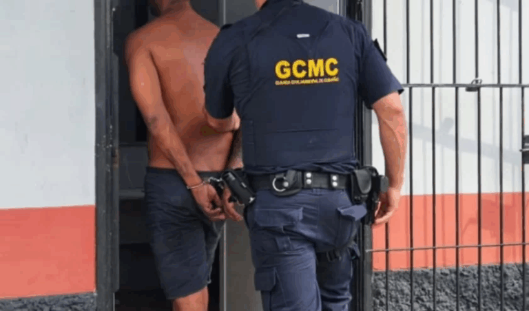 Homem é contido com spray de pimenta e preso após agredir companheira em Cubatão