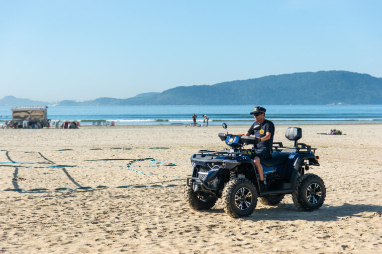 Três criminosos são presos após roubo de celular na Praia do Itararé