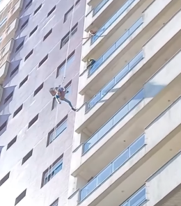 Homem sofre mal súbito e fica pendurado por cinto de segurança durante manutenção em prédio; VÍDEO
