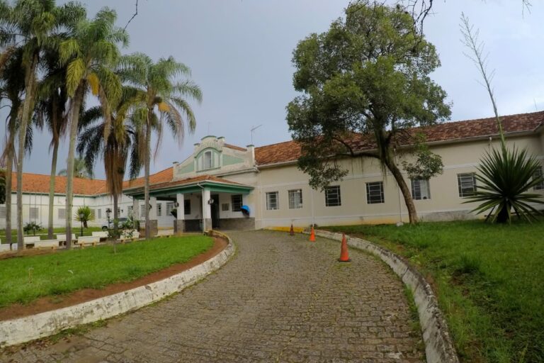 Servidores da Fusam de Caçapava entram em greve contra corte de refeições e descumprimento de acordo