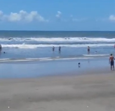 Homem desaparece no mar após ser arrastado pela correnteza em praia de Mongaguá