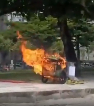 Incêndio destrói carrinho de milho em praia do Canal 5 em Santos; VÍDEO