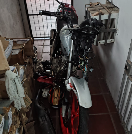 Homem é preso por receptação após ser flagrado com moto roubada e fugir de abordagem