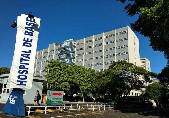 motociclista-fica-em-estado-grave-apos-colisao-em-cruzamento-de-rio-preto-060925_101446