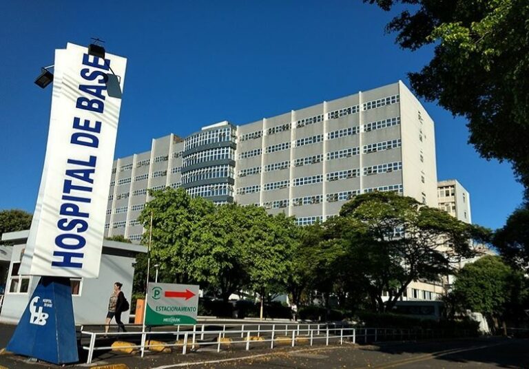 Motociclista fica gravemente ferida após acidente em Rio Preto