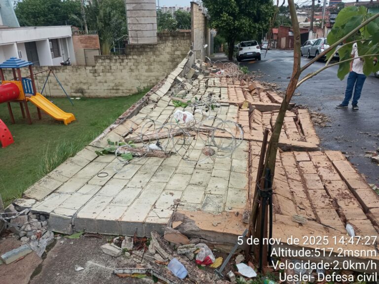 Vendaval derruba muro de escola em Olímpia