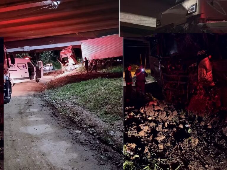 Carreta cai da ponte do Rio Ribeira de Iguape e motorista fica preso em cabine