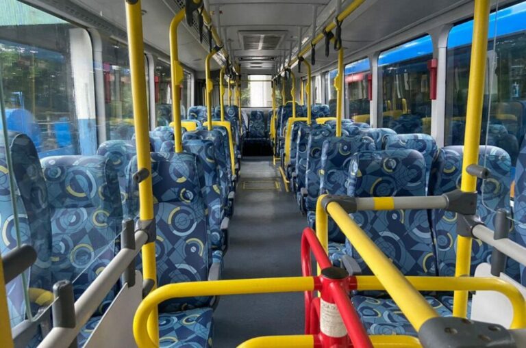 Projeto que prevê paradas de ônibus flexíveis para mulheres das 18h às 17h é aprovado em Cubatão
