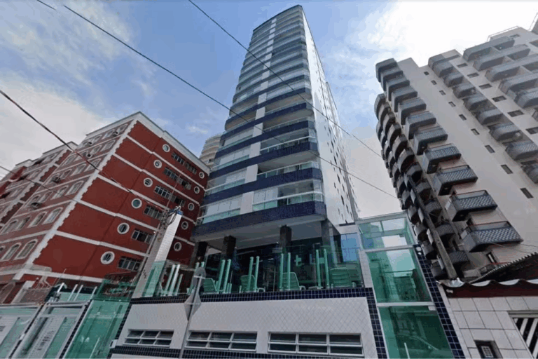 Idoso morre após cair do 15º andar durante instalação de decoração de Natal em sacada