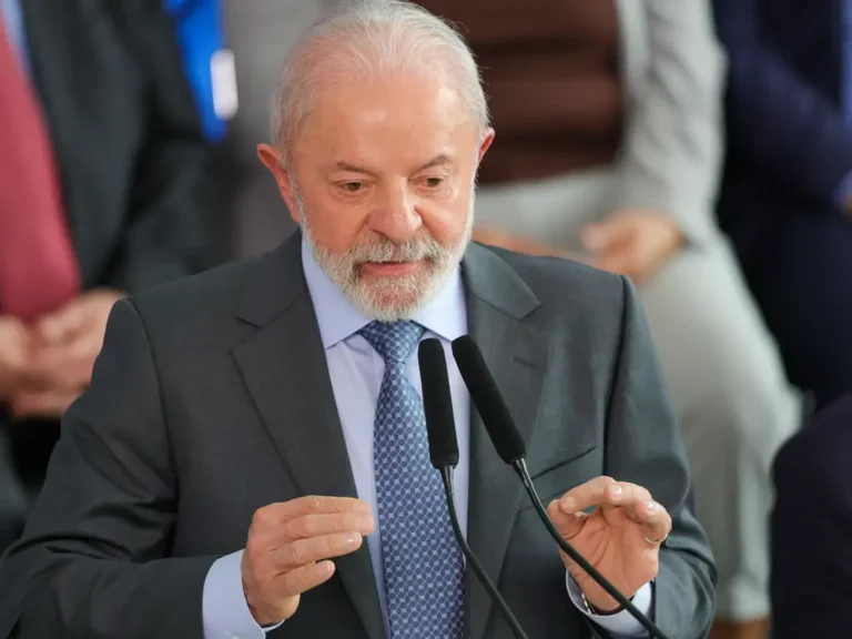 O presidente Luiz Inácio Lula da Silva discursa em cerimônia no Palácio do Planalto. Foto: Fabio Rodrigues-Pozzebom/ Agência Brasil