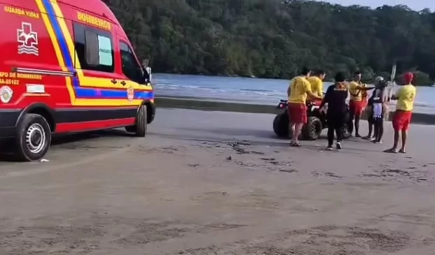 Turista é salvo por barqueiro após se afogar no rio Itanhapaú em Bertioga