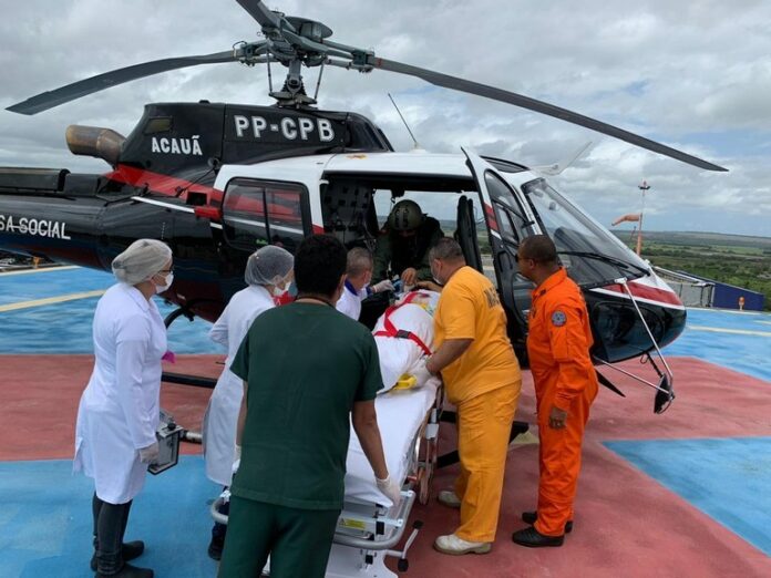 1741e4db-8727-4e5f-a73b-f6275b50e4e3 A vítima foi atingida por vários tiros e ficou em estado grave