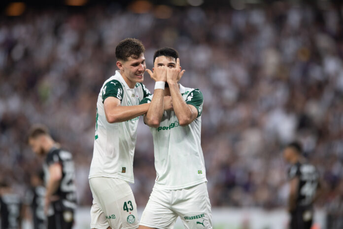 O vice-campeão Palmeiras ajuda a rebaixar o Ceará | Foto: Iago Ferreira/Photo Premium/Folhapress O vice-campeão Palmeiras ajuda a rebaixar o Ceará | Foto: Iago Ferreira/Photo Premium/Folhapress