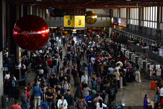 Aeroporto Internacional de Guarulhos tem voos cancelados e operação afetada devido aos efeitos do ciclone extratropical, nesta quinta feira (11) | Foto: Roberto Casimiro /Fotoarena/Folhapress Aeroporto Internacional de Guarulhos tem voos cancelados e operação afetada devido aos efeitos do ciclone extratropical, nesta quinta feira (11) | Foto: Roberto Casimiro /Fotoarena/Folhapress