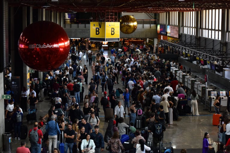 Aeroporto Internacional de Guarulhos tem voos cancelados e operação afetada devido aos efeitos do ciclone extratropical, nesta quinta feira (11) | Foto: Roberto Casimiro /Fotoarena/Folhapress