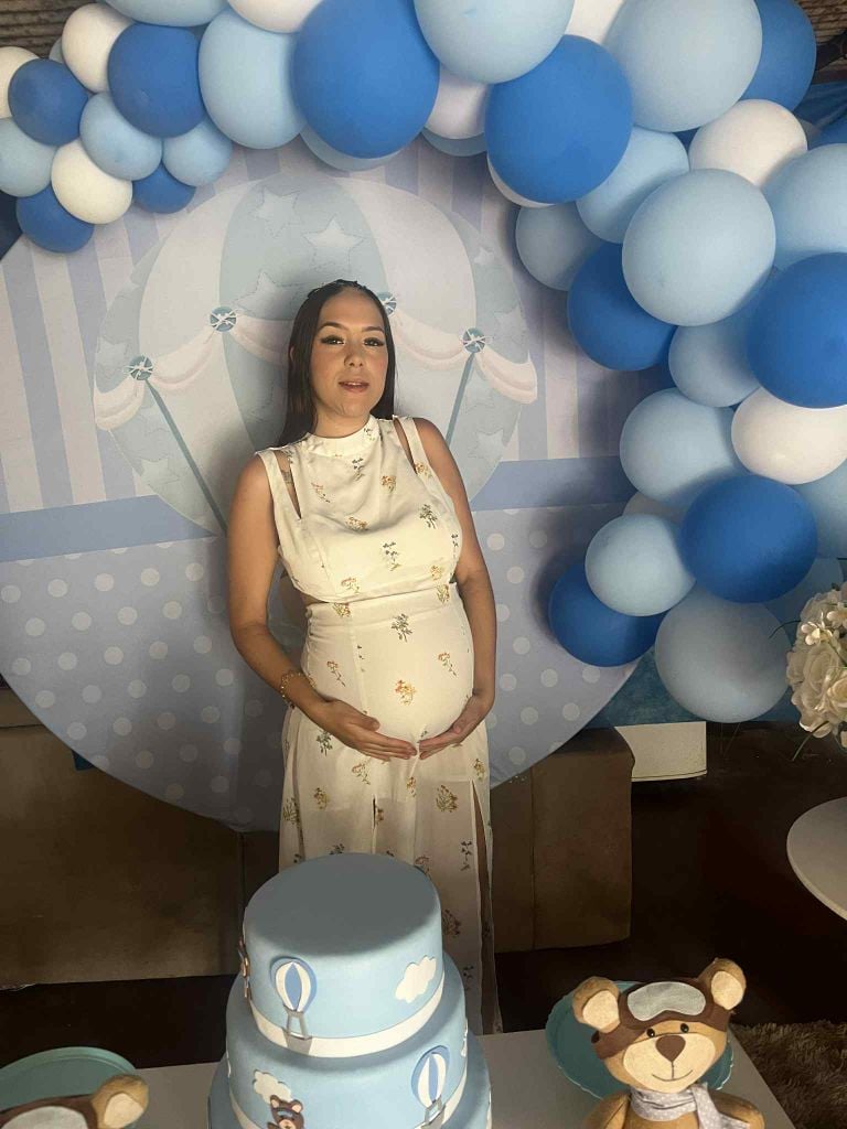 O casal tem um bebê de 2 meses