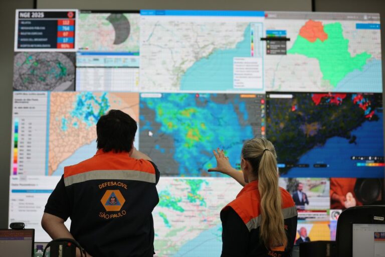 Governo de SP mobiliza gabinete de crise para chuvas na próxima semana e define ações de prevenção com municípios