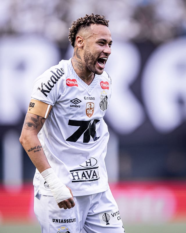 Neymar chora, dá volta olímpica e se declara que seu ‘coração é do Santos’