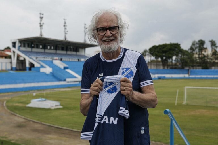 Taubaté lança segundo uniforme da Série A2 em homenagem ao cantor Renato Teixeira