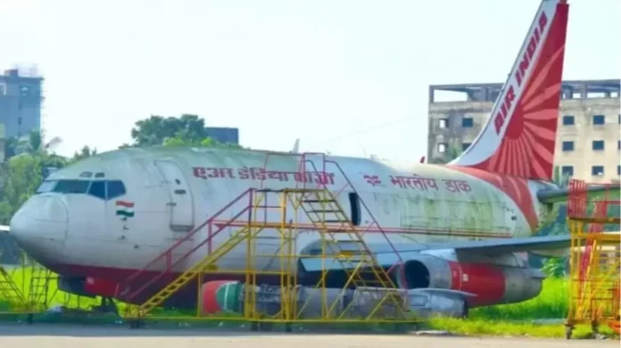 Aeronave estava estacionada em um canto do Aeroporto de Calcutá | Reprodução