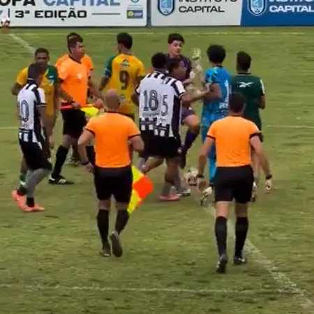 Bruninho tomou cartão amarelo por discussão com Cauê | Reprodução