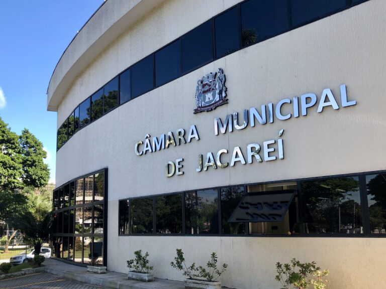 Câmara de Jacareí vota projeto que propõe aumento de 72% nos salários dos vereadores