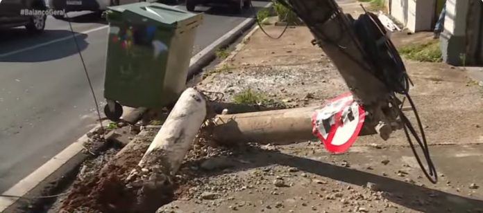 Acidente com ônibus derruba fiação e causa transtornos na Avenida Abolição em Campinas