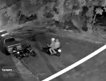 Dupla rouba moto em menos de 30 segundos na Vila Georgina, em Campinas