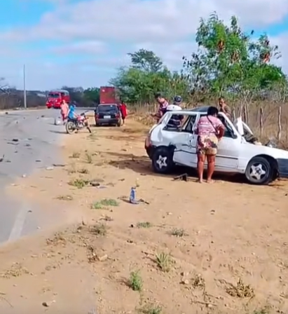 A colisão aconteceu na rodovia estadual PB-177, trecho que liga as cidades de Soledade e São Vicente do Seridó, no Agreste da Paraíba