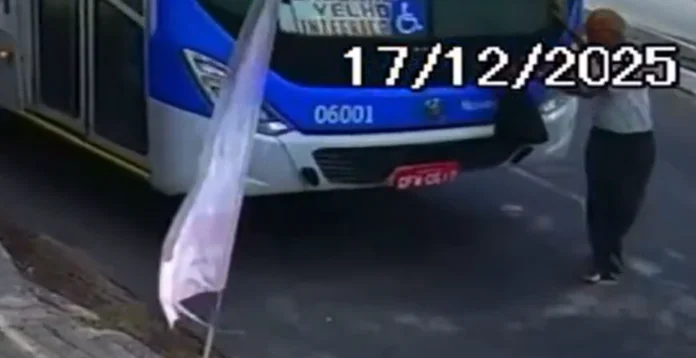 Atropelamento na Cruz das Armas deixa idoso de 83 anos em estado grave em João Pessoa Atropelamento na Cruz das Armas deixa idoso de 83 anos em estado grave em João Pessoa